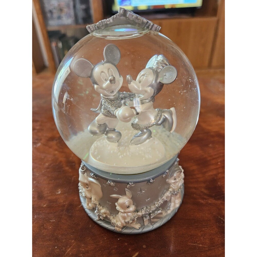 Disney Store Mickey And Minnie Winter Silver Snow Globe